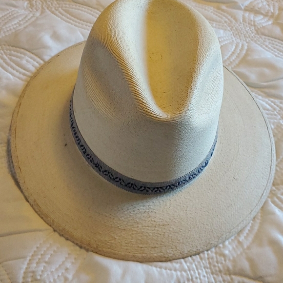 Sombrero - Picture 1 of 4